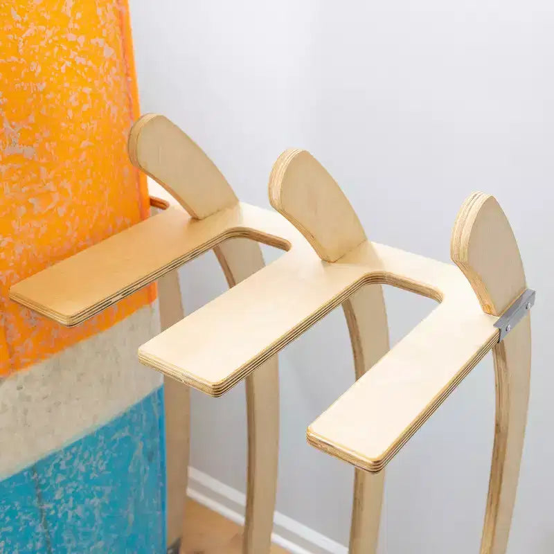 Estante de madera para tablas de surf, de pie, marrón natural, capacidad para 4 tablas