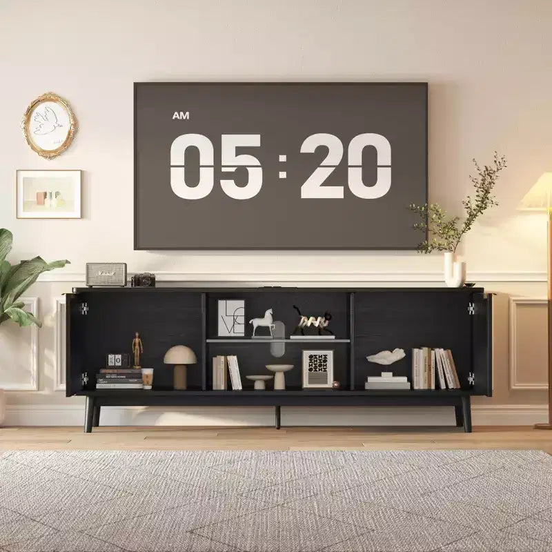 Mueble de TV de 63'', negro/nogal, 2 puertas con tomas de corriente y estante ajustable
