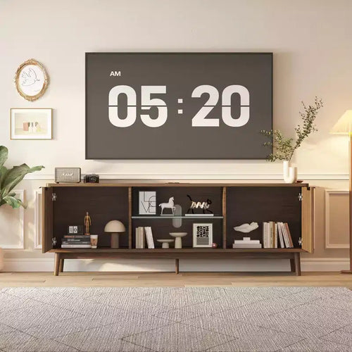 Mueble de TV de 63'', negro/nogal, 2 puertas con tomas de corriente y estante ajustable