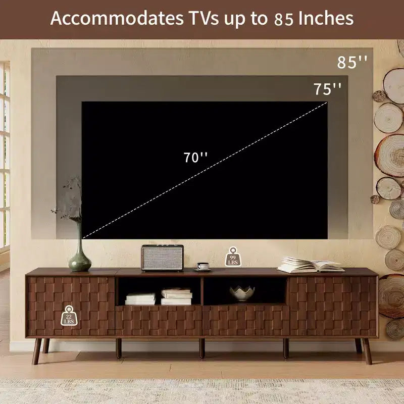 Mueble de TV blanco con frente geométrico y cajones, apto para televisores de hasta 85"
